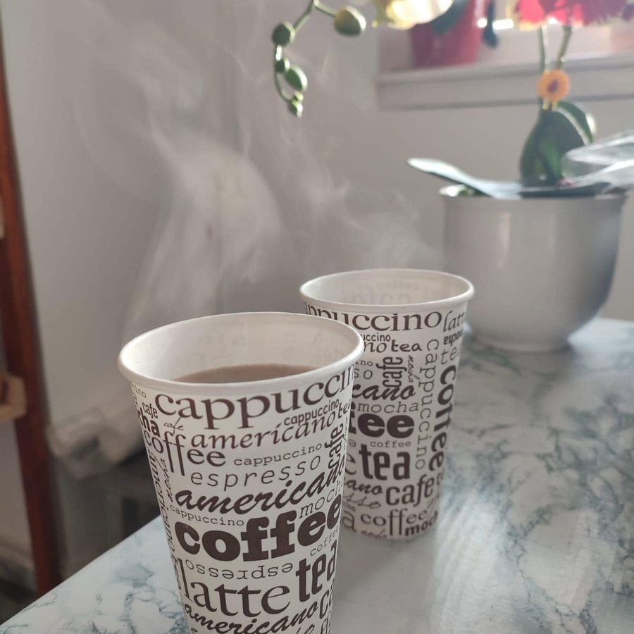 Cafea la pahar, la tejghea