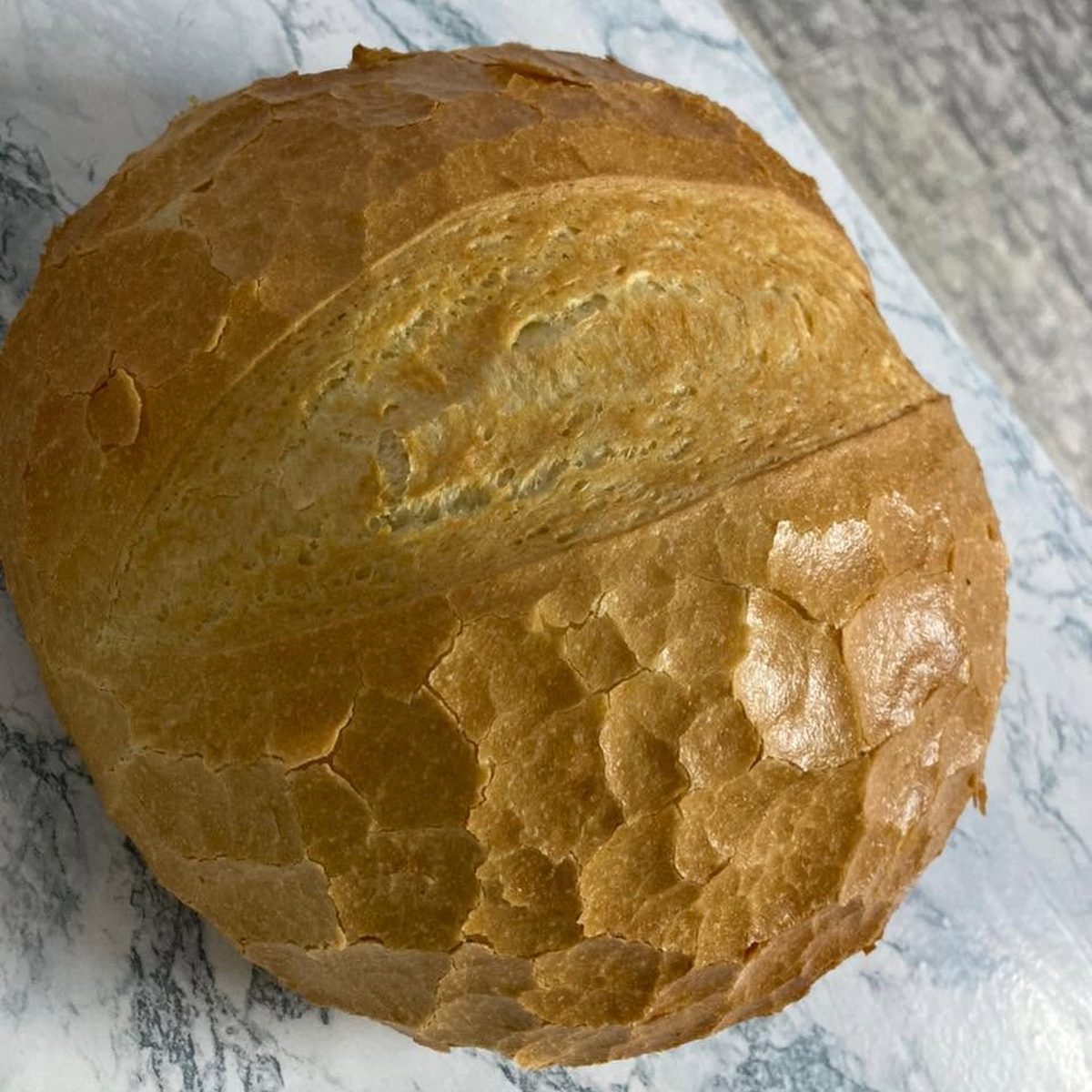 Pâine de casă rotundă, coaptă la Miruna Gag Pan